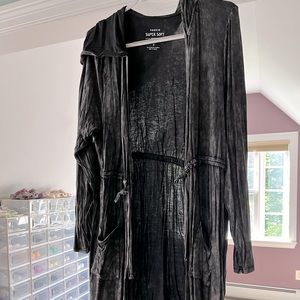 Torrid Size 3 (22/24) Super Soft long sleeve black/gray lightweight sweatshirt